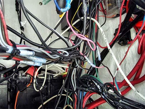 Bad wiring © RYA http://www.rya.org.uk